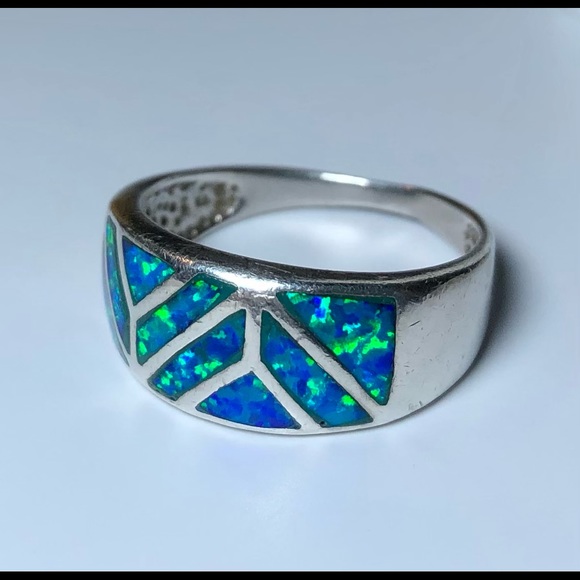 Sterling Silver with Opal inlay Ring; approx. size 6.5-7.5 - Picture 3 of 6